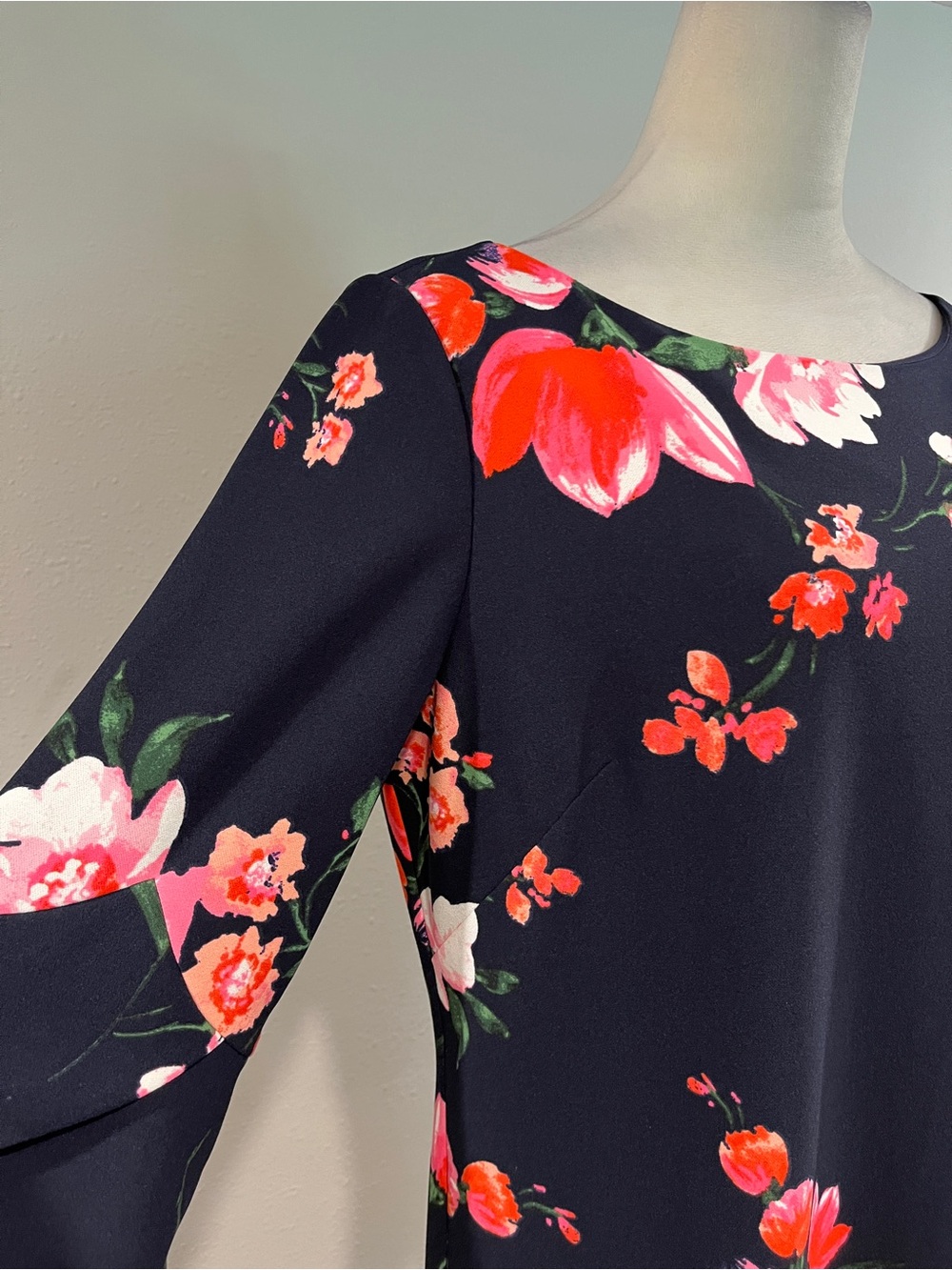 Vince‎ Camuto Navy Floral knee length Shift Dress size 14 - Picture 3 of 12